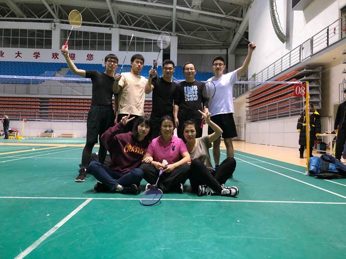 说明: C:\Users\lx\Desktop\研究生网站\半岛平台研究生羽毛球比赛\微信图片_20190328141257.jpg